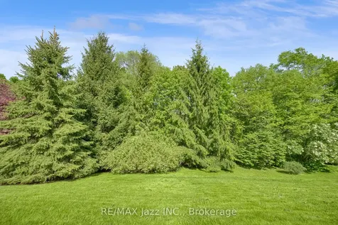 961 Swiss Heights Oshawa ON L1K 2A7