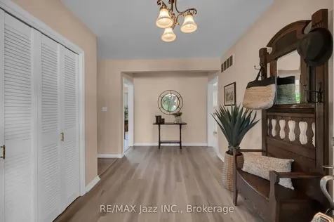 961 Swiss Heights Oshawa ON L1K 2A7