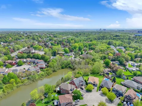 18 Dolan Court Clarington ON L1C 5P7
