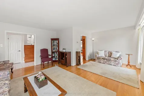 16 Shrewsbury Square Toronto ON M1T 1L2