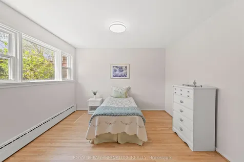 16 Shrewsbury Square Toronto ON M1T 1L2