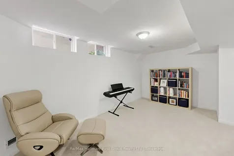 27 Robideau Place Whitby ON L1R 3G6