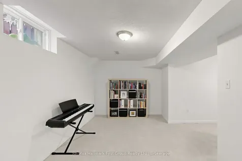 27 Robideau Place Whitby ON L1R 3G6