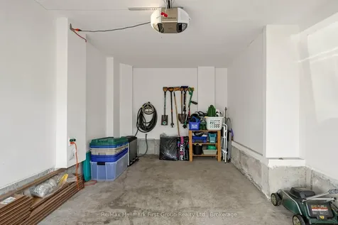 27 Robideau Place Whitby ON L1R 3G6