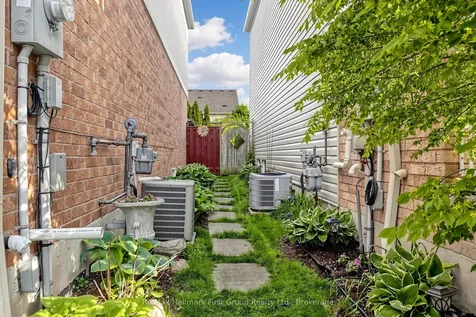 27 Robideau Place Whitby ON L1R 3G6