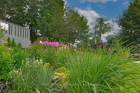 757 Victoria Park Avenue Toronto ON M4C 5N8