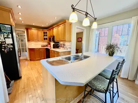 4 Silverbirch Place Whitby ON L1R 1X7