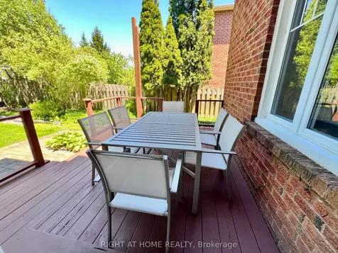 4 Silverbirch Place Whitby ON L1R 1X7