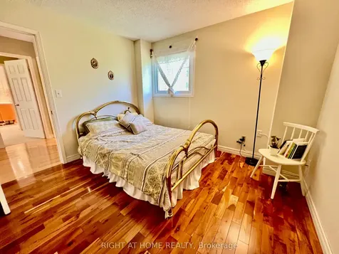 4 Silverbirch Place Whitby ON L1R 1X7