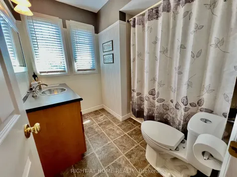 4 Silverbirch Place Whitby ON L1R 1X7