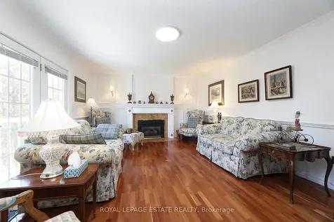 898 Beaufort Court Oshawa ON L1G 7J7