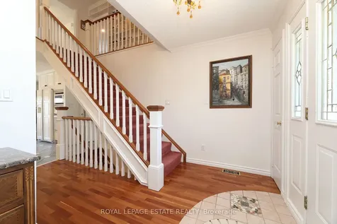 898 Beaufort Court Oshawa ON L1G 7J7