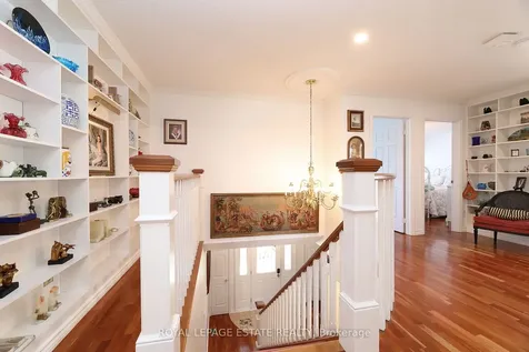 898 Beaufort Court Oshawa ON L1G 7J7