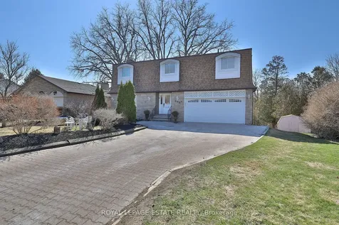 898 Beaufort Court Oshawa ON L1G 7J7