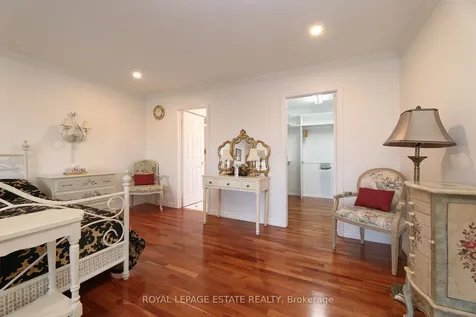 898 Beaufort Court Oshawa ON L1G 7J7