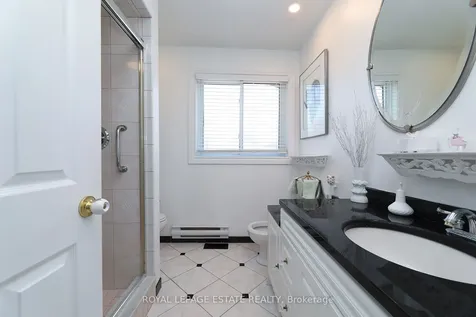 898 Beaufort Court Oshawa ON L1G 7J7