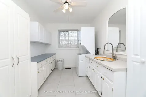 898 Beaufort Court Oshawa ON L1G 7J7