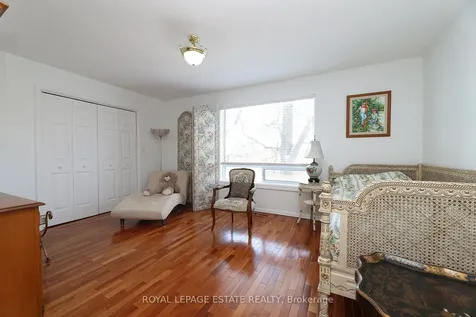 898 Beaufort Court Oshawa ON L1G 7J7