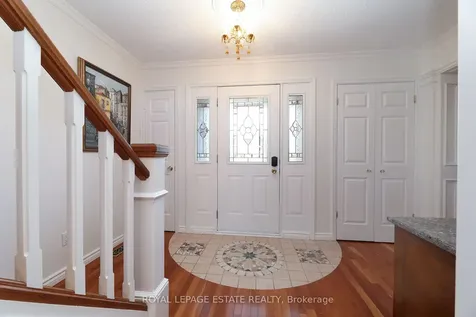 898 Beaufort Court Oshawa ON L1G 7J7