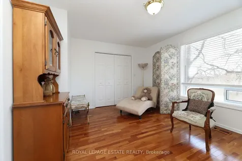 898 Beaufort Court Oshawa ON L1G 7J7