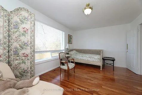 898 Beaufort Court Oshawa ON L1G 7J7