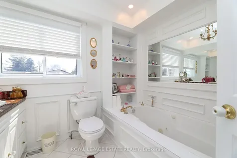 898 Beaufort Court Oshawa ON L1G 7J7