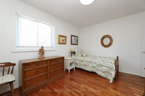 898 Beaufort Court Oshawa ON L1G 7J7