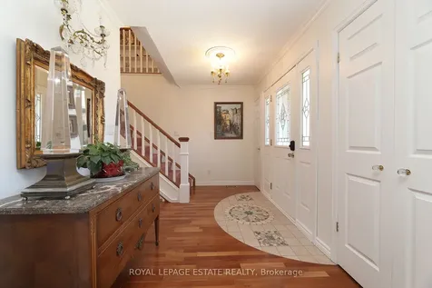 898 Beaufort Court Oshawa ON L1G 7J7