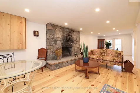 898 Beaufort Court Oshawa ON L1G 7J7