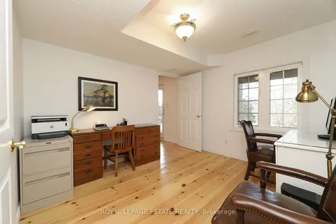 898 Beaufort Court Oshawa ON L1G 7J7
