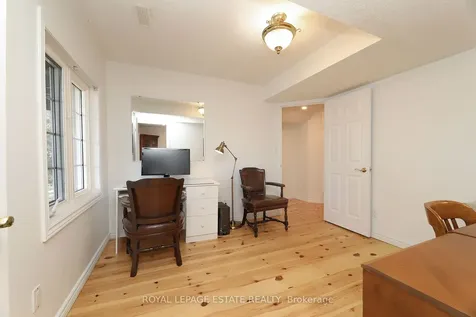 898 Beaufort Court Oshawa ON L1G 7J7