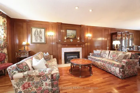 898 Beaufort Court Oshawa ON L1G 7J7