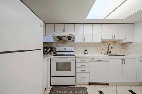 2466 Eglinton Avenue E Toronto ON M1K 5J8