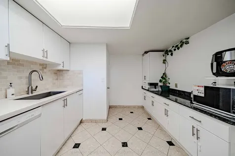 2466 Eglinton Avenue E Toronto ON M1K 5J8