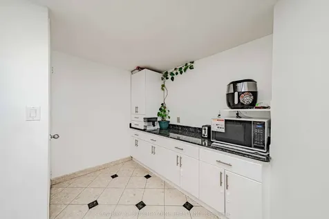 2466 Eglinton Avenue E Toronto ON M1K 5J8