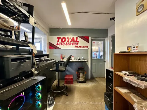 518 Centennial Road N Toronto ON M1C 2A6