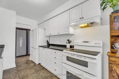 1197 Beaver Valley Crescent Oshawa ON L1J 8N1