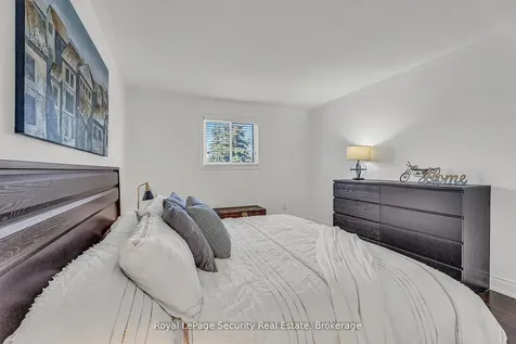 1197 Beaver Valley Crescent Oshawa ON L1J 8N1