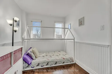 1197 Beaver Valley Crescent Oshawa ON L1J 8N1