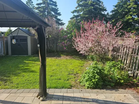 1197 Beaver Valley Crescent Oshawa ON L1J 8N1