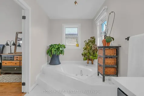 27 Ingleborough Drive Whitby ON L1N 8J9