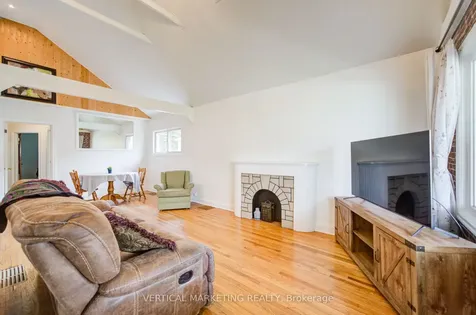 17 Arden Crescent Toronto ON M1L 3R6