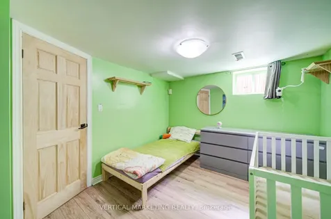 17 Arden Crescent Toronto ON M1L 3R6
