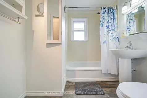17 Arden Crescent Toronto ON M1L 3R6