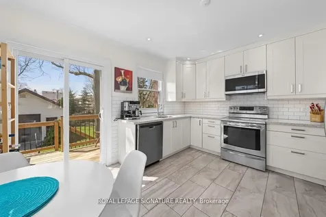 8 Wolcott Avenue Toronto ON M1L 4K1