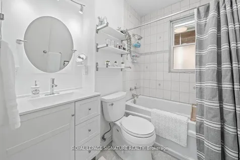 8 Wolcott Avenue Toronto ON M1L 4K1