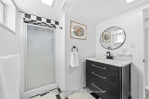 8 Wolcott Avenue Toronto ON M1L 4K1