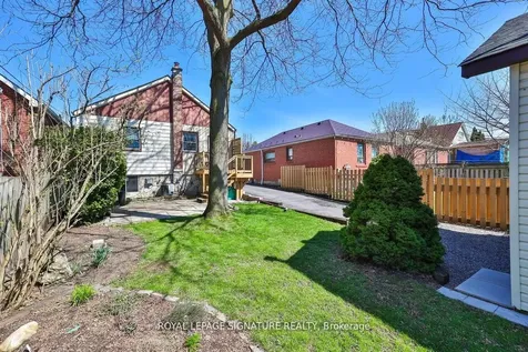 8 Wolcott Avenue Toronto ON M1L 4K1