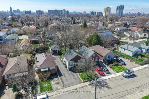 8 Wolcott Avenue Toronto ON M1L 4K1