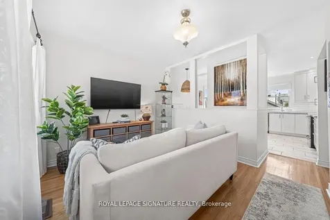 8 Wolcott Avenue Toronto ON M1L 4K1